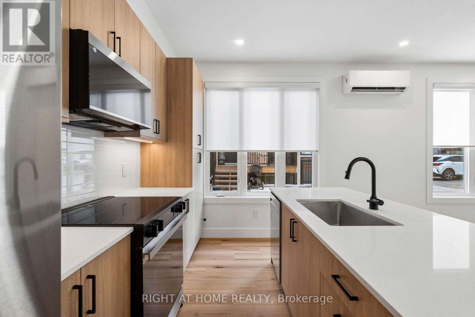 Ls - 55 Camberwell Road, Toronto, Ontario  M6C 3E7 - Photo 15 - C13678020