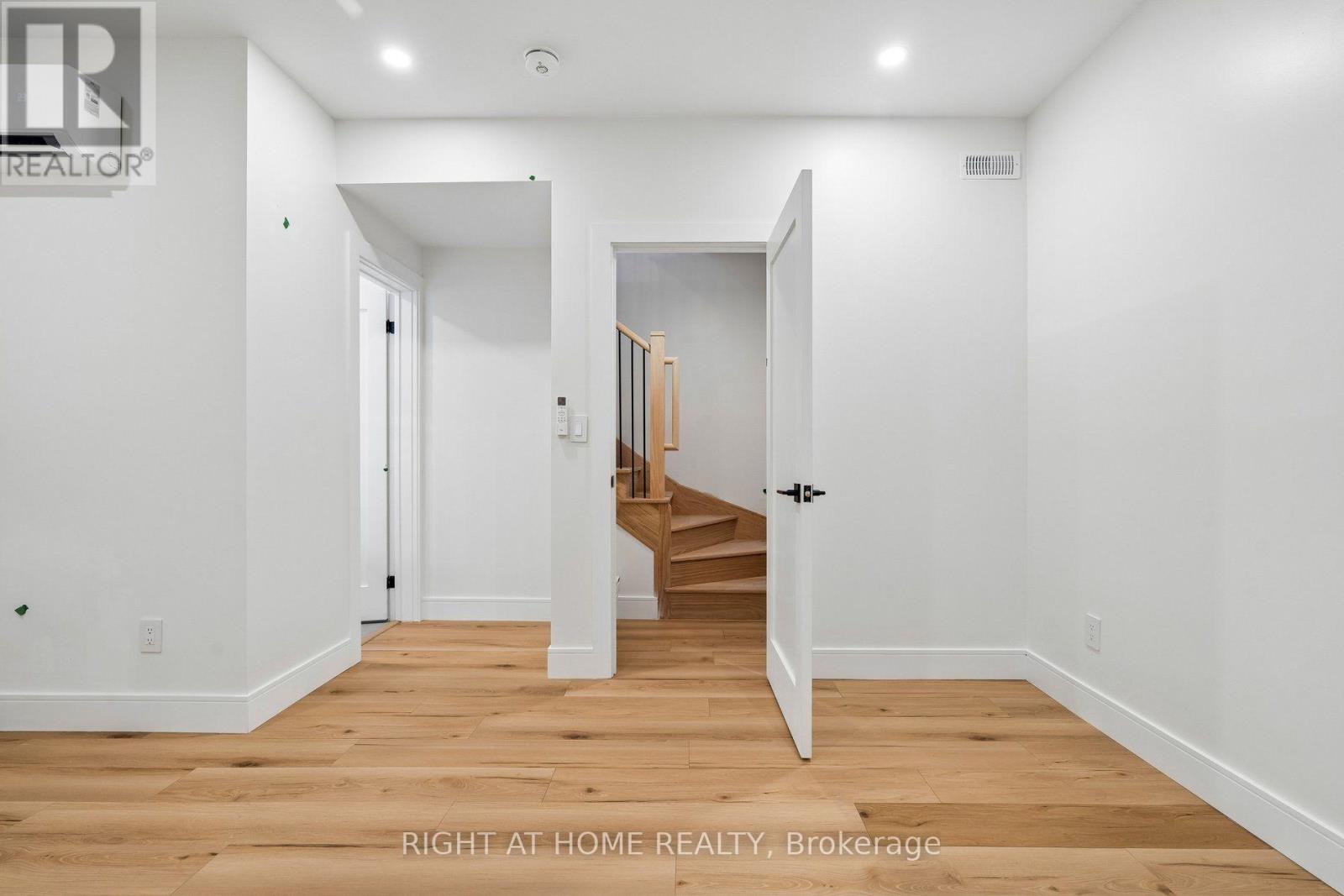Ls - 55 Camberwell Road, Toronto, Ontario  M6C 3E7 - Photo 27 - C13678020