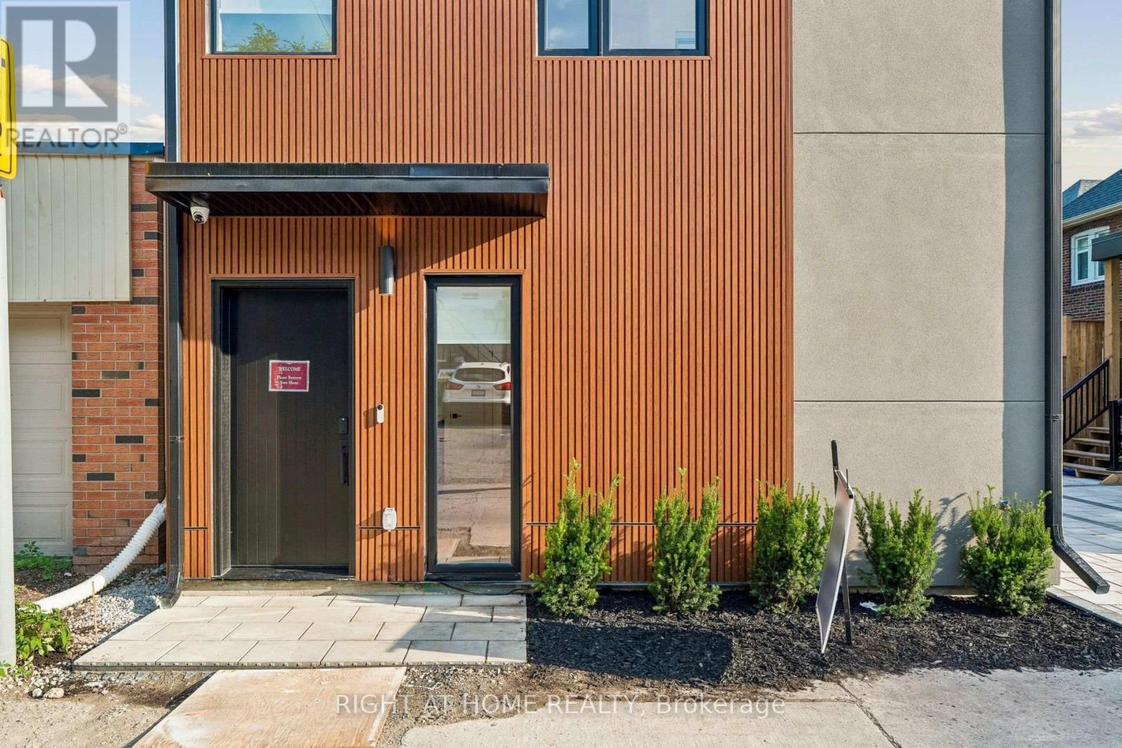 Ls - 55 Camberwell Road, Toronto, Ontario  M6C 3E7 - Photo 3 - C13678020