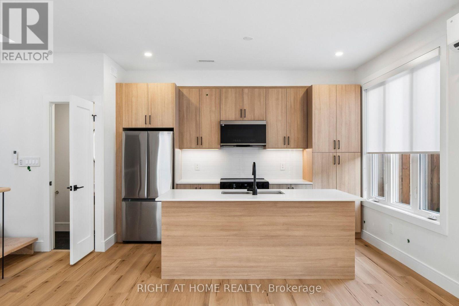 Ls - 55 Camberwell Road, Toronto, Ontario  M6C 3E7 - Photo 6 - C13678020