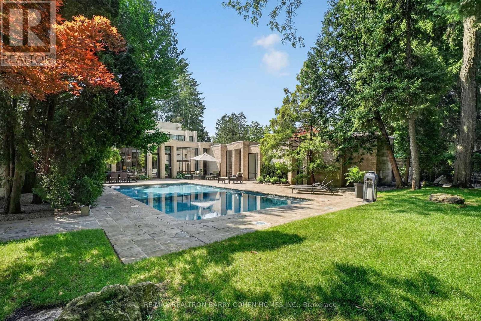 12 Tudor Gate, Toronto, Ontario  M2L 1N4 - Photo 1 - C13678060