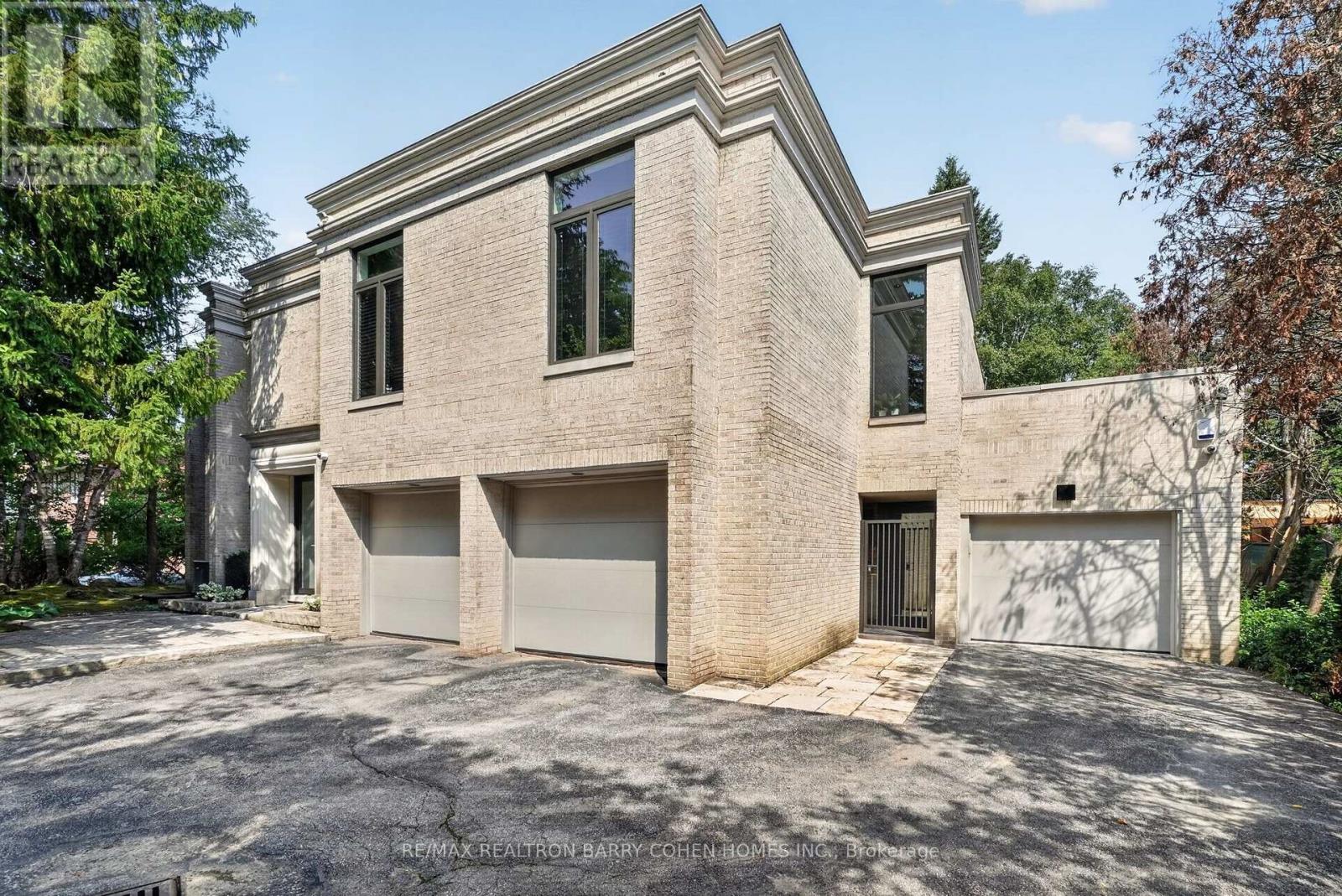12 Tudor Gate, Toronto, Ontario  M2L 1N4 - Photo 2 - C13678060
