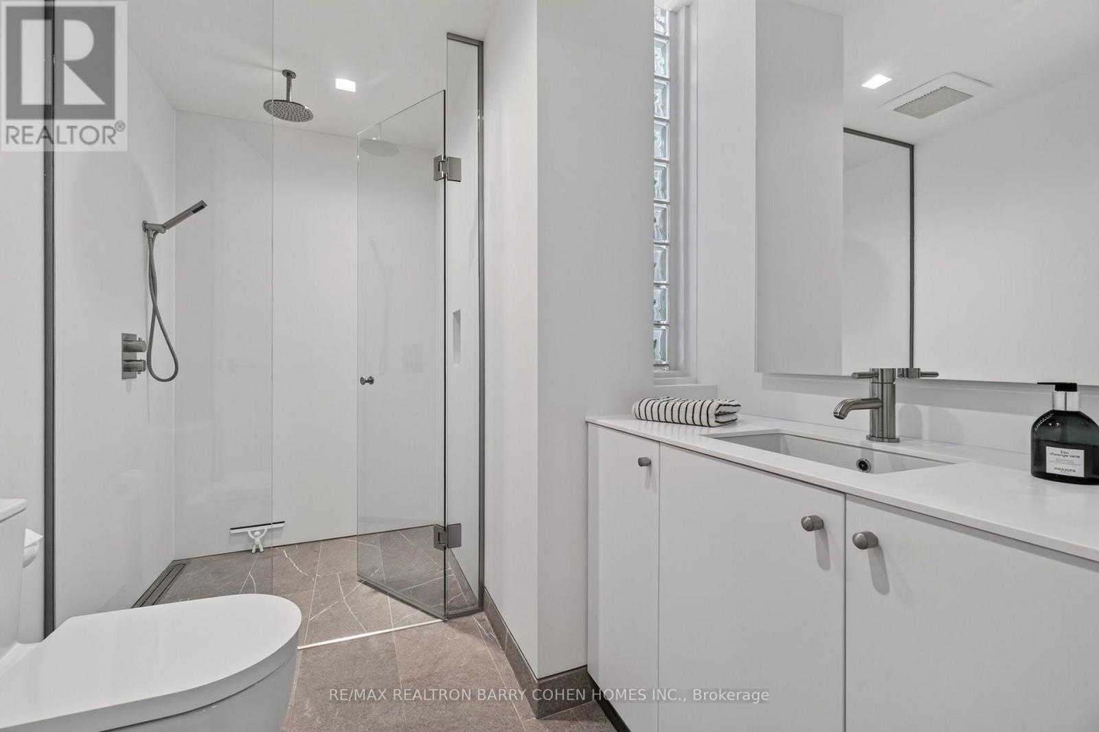 12 Tudor Gate, Toronto, Ontario  M2L 1N4 - Photo 35 - C13678060