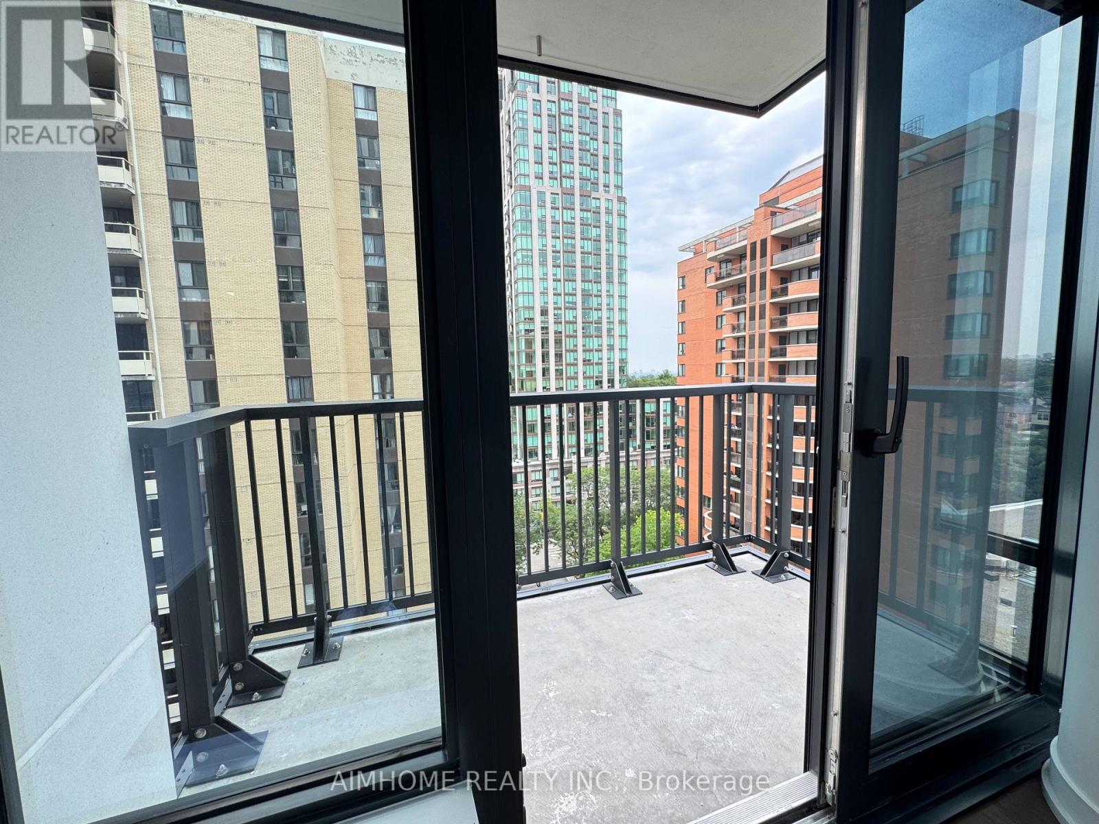1606 - 91 Montclair Ave Avenue, Toronto, Ontario  M5P 0B1 - Photo 5 - C13678106