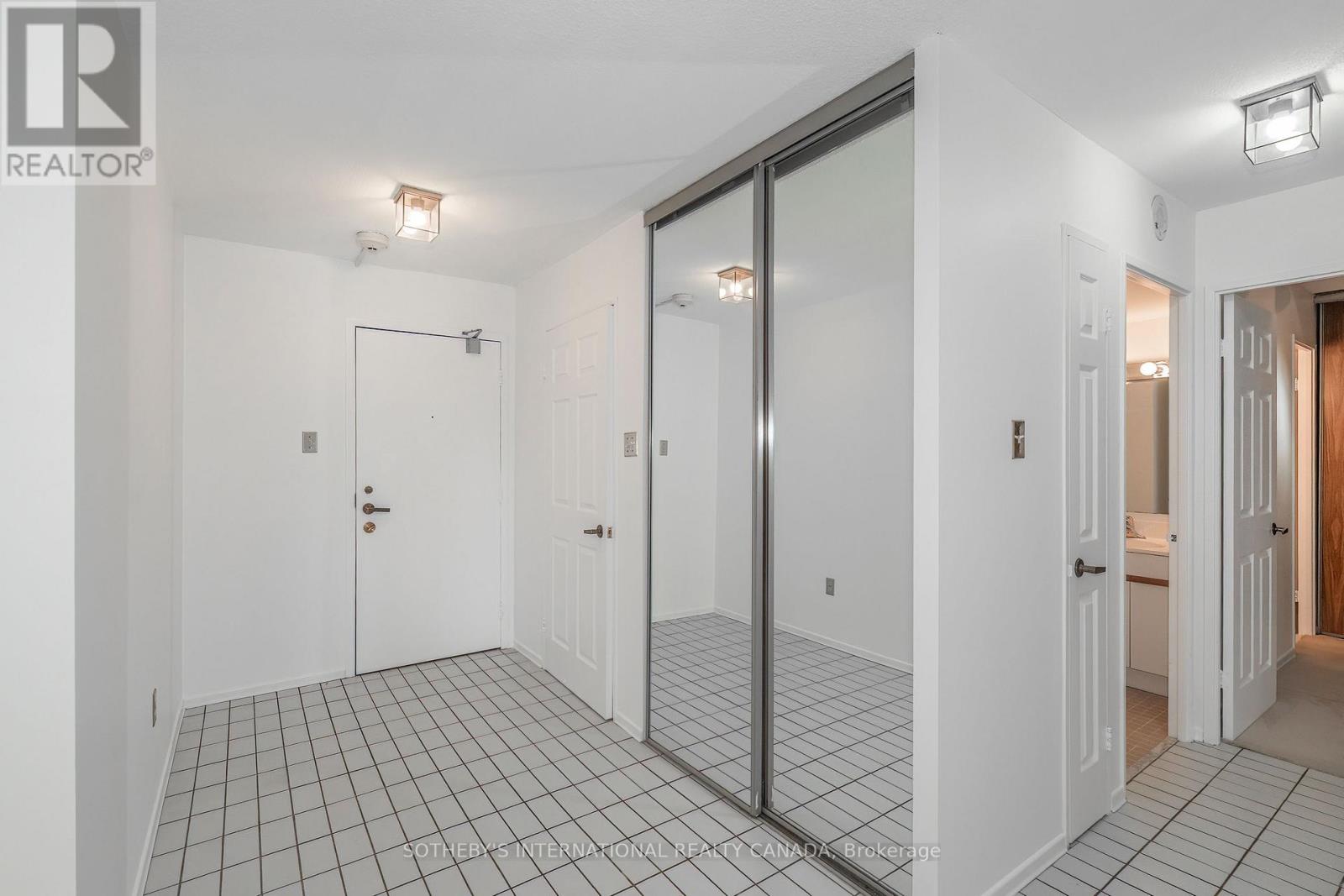 1707 - 45 Carlton Street, Toronto, Ontario  M5B 2H9 - Photo 3 - C13678170