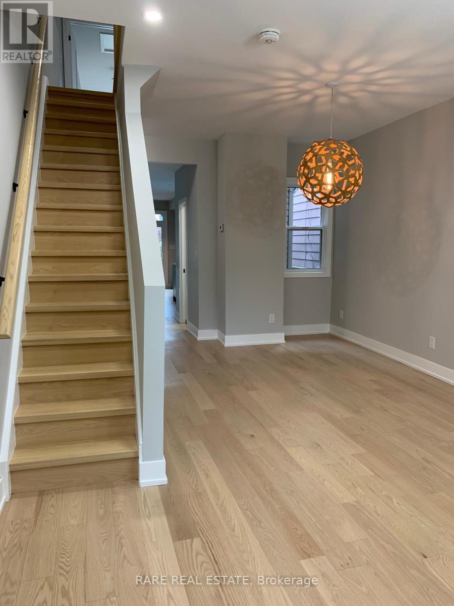 227 Logan Avenue, Toronto, Ontario  M4M 2N2 - Photo 4 - E13678036