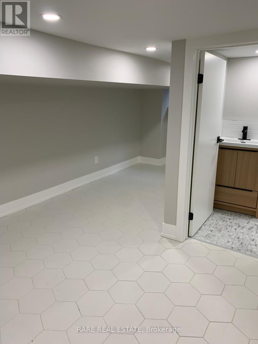 227 Logan Avenue, Toronto, Ontario  M4M 2N2 - Photo 8 - E13678036