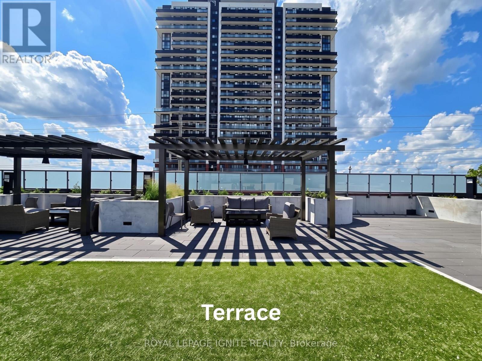 1639 - 2545 SIMCOE STREET N