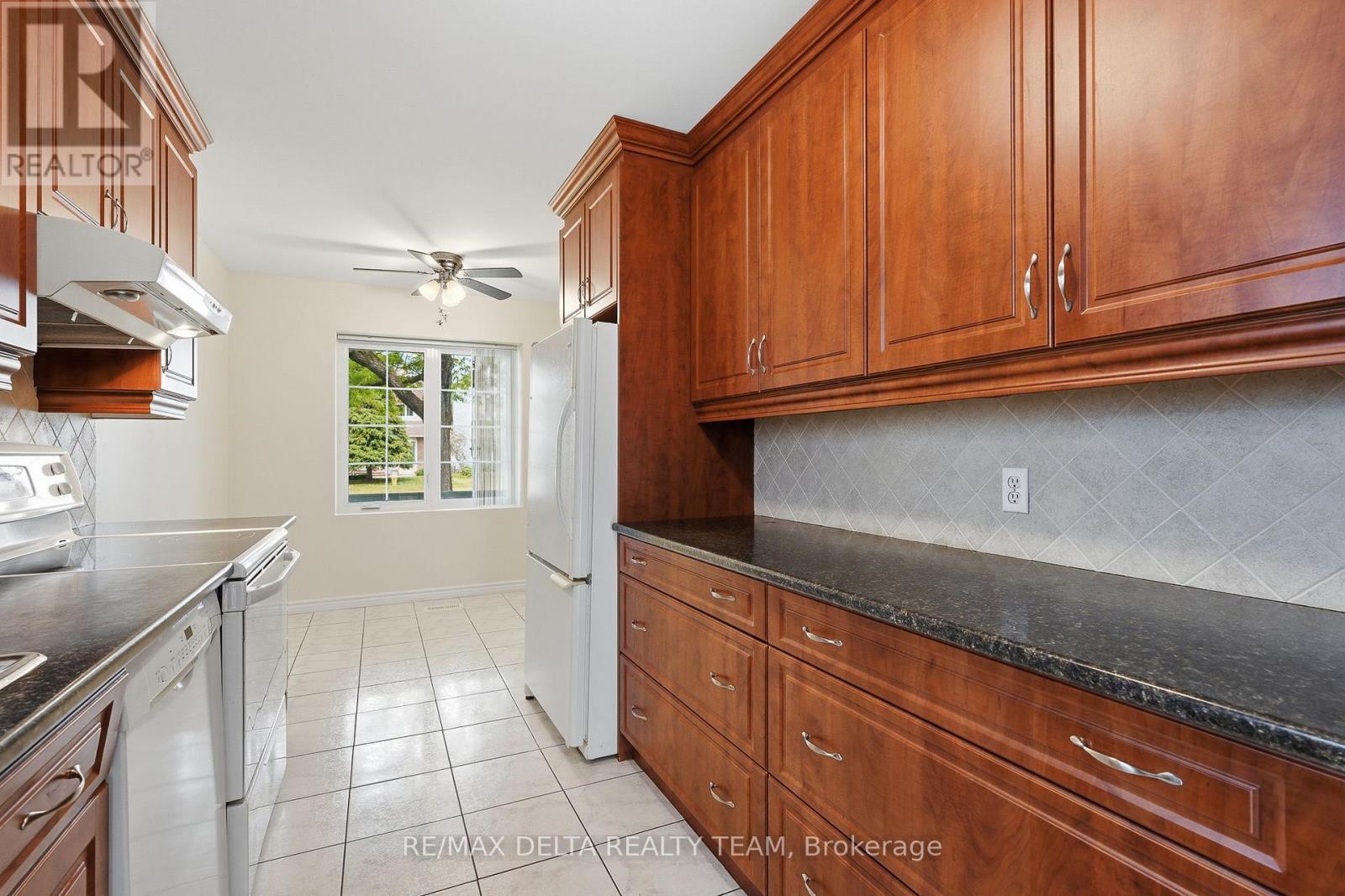 310 Mceachern Crescent, Ottawa, Ontario  K1E 3K2 - Photo 11 - X13487600
