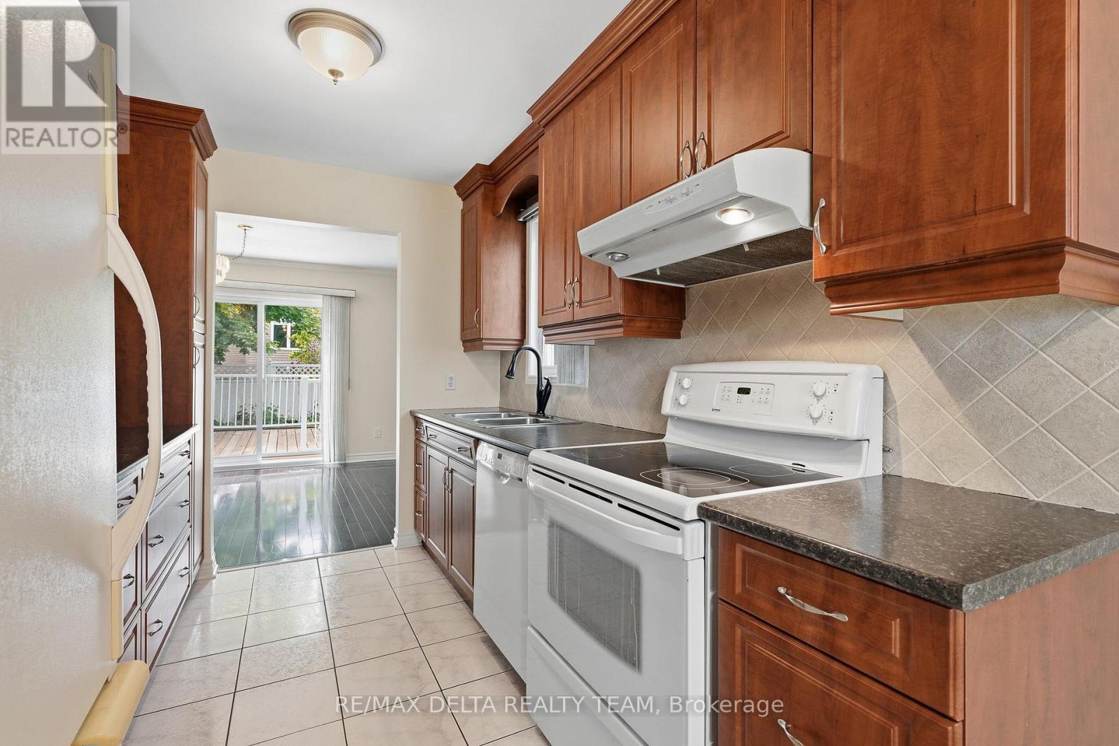 310 Mceachern Crescent, Ottawa, Ontario  K1E 3K2 - Photo 9 - X13487600