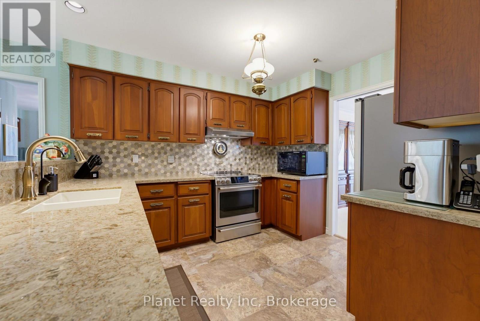 106 Thorndale Place, Waterloo, Ontario  N2L 5Y8 - Photo 12 - X13678148