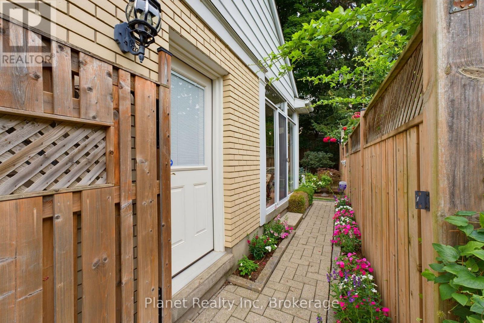 106 Thorndale Place, Waterloo, Ontario  N2L 5Y8 - Photo 36 - X13678148