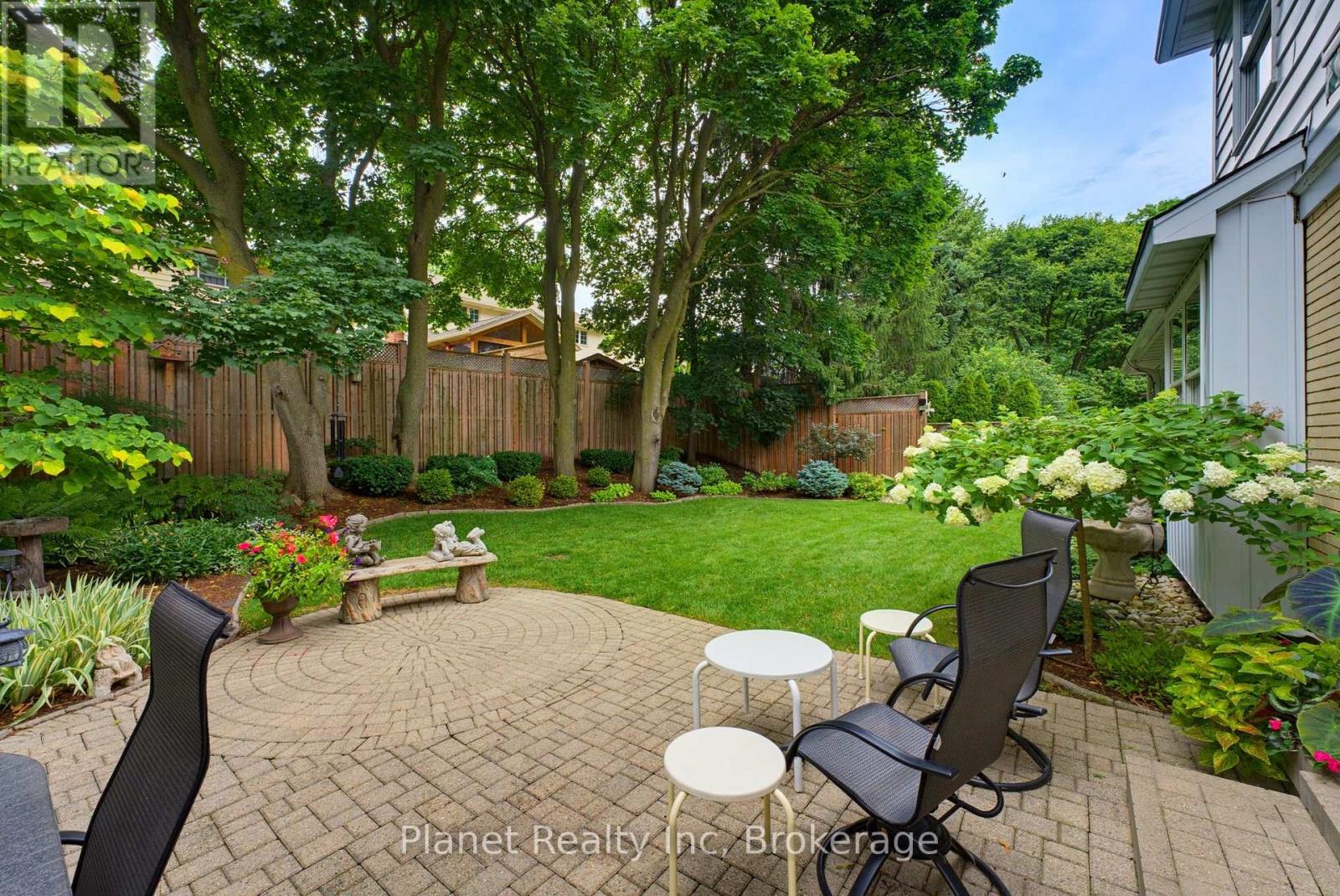 106 Thorndale Place, Waterloo, Ontario  N2L 5Y8 - Photo 38 - X13678148