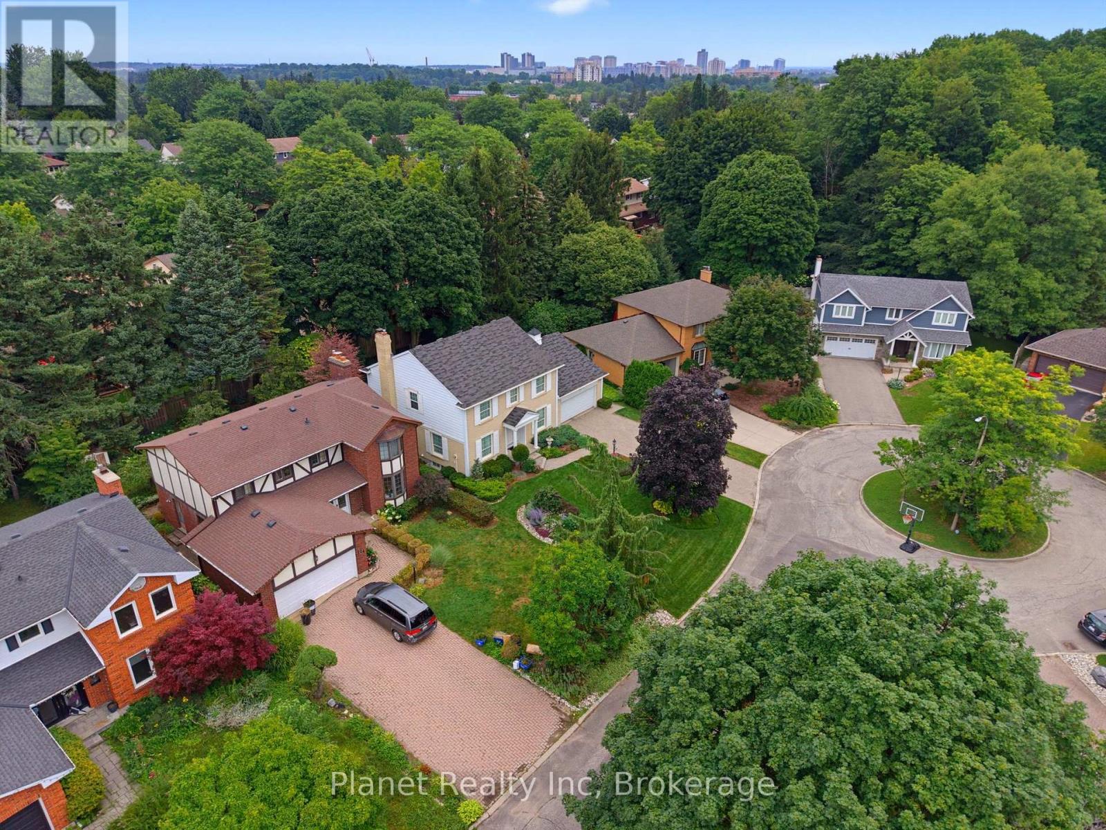 106 Thorndale Place, Waterloo, Ontario  N2L 5Y8 - Photo 4 - X13678148