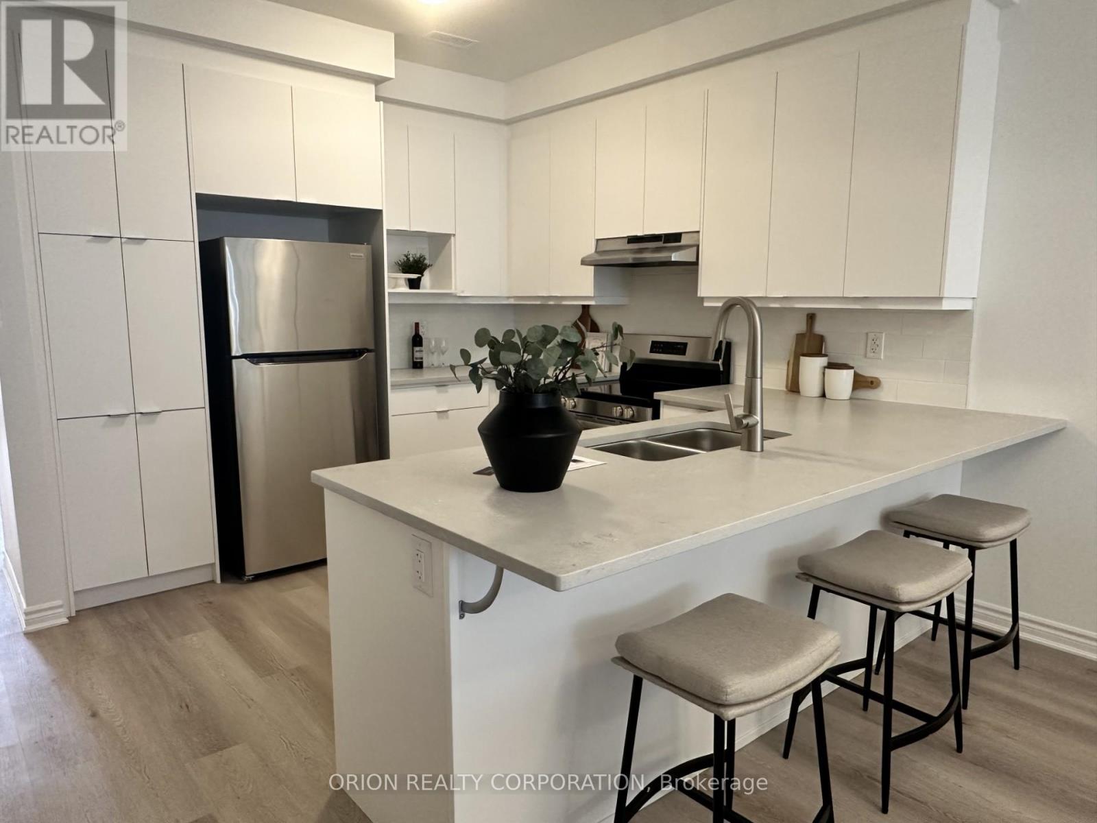 712 Keast Place, Innisfil, Ontario  L9S 0S9 - Photo 3 - N13678112