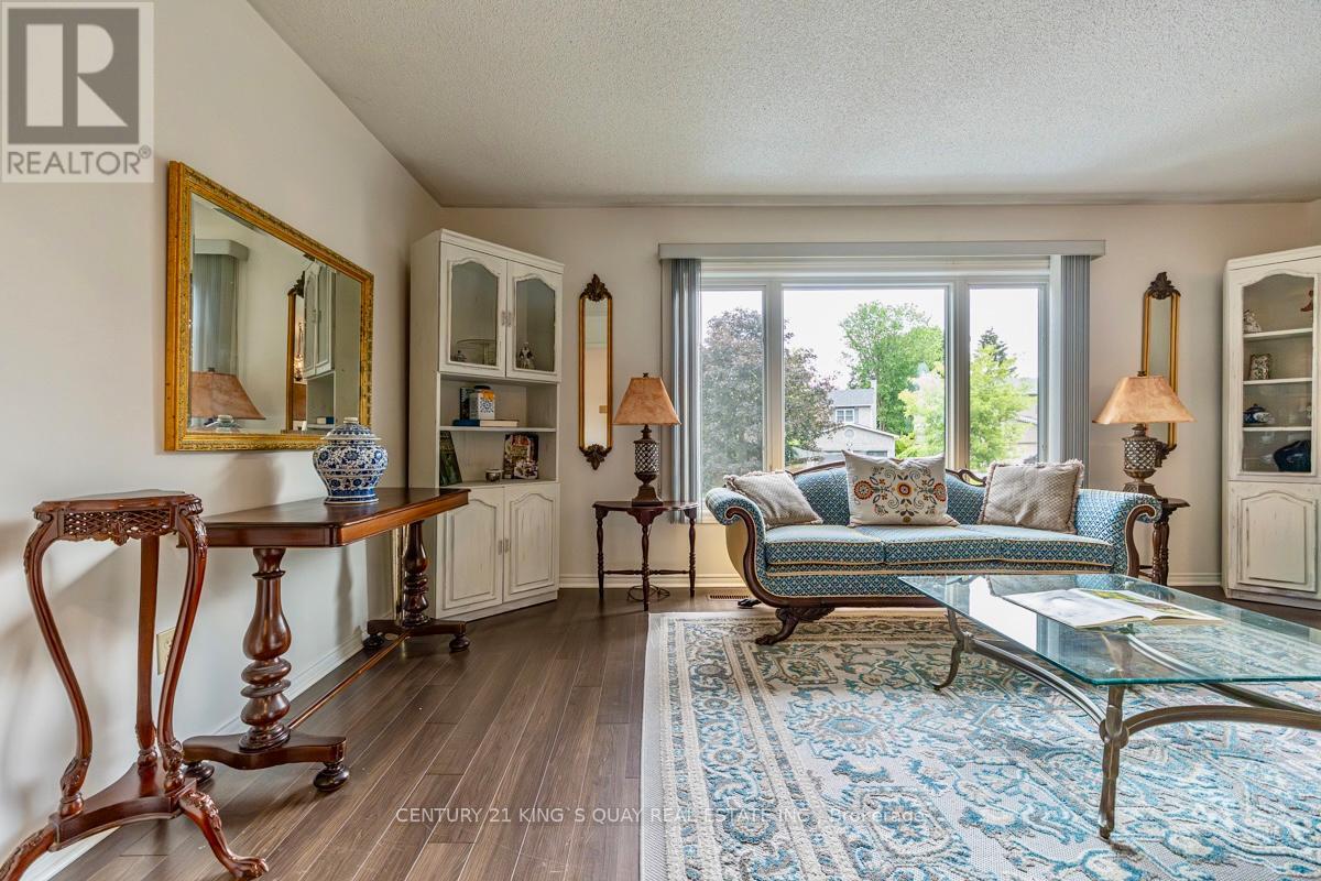 40 Stonehill Boulevard, East Gwillimbury, Ontario  L9N 1E3 - Photo 6 - N13678168
