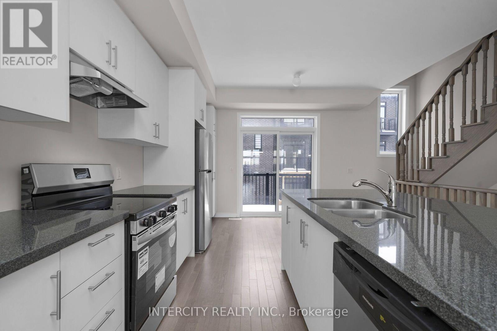 12 Radisson Street, Vaughan, Ontario L4H 5J3 - Photo 9 - N13678214