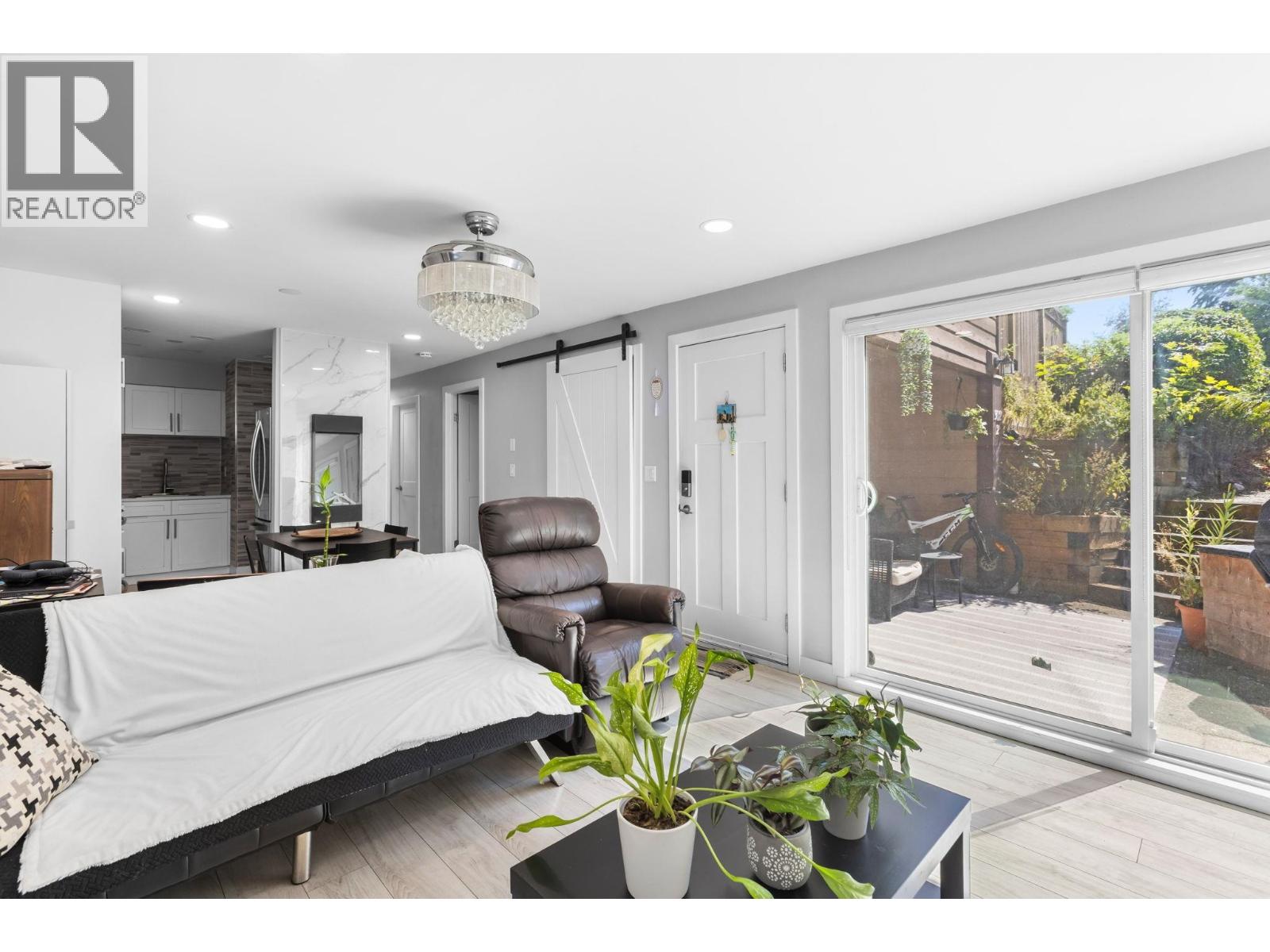 2 302 Highland Way, Port Moody, British Columbia  V3H 3V7 - Photo 4 - R3155941