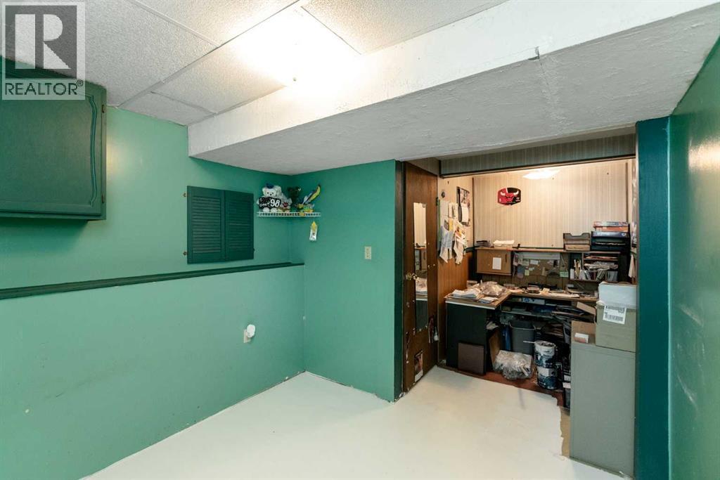4003 53 Avenue, Innisfail, Alberta  T4G 1G4 - Photo 32 - A2329781
