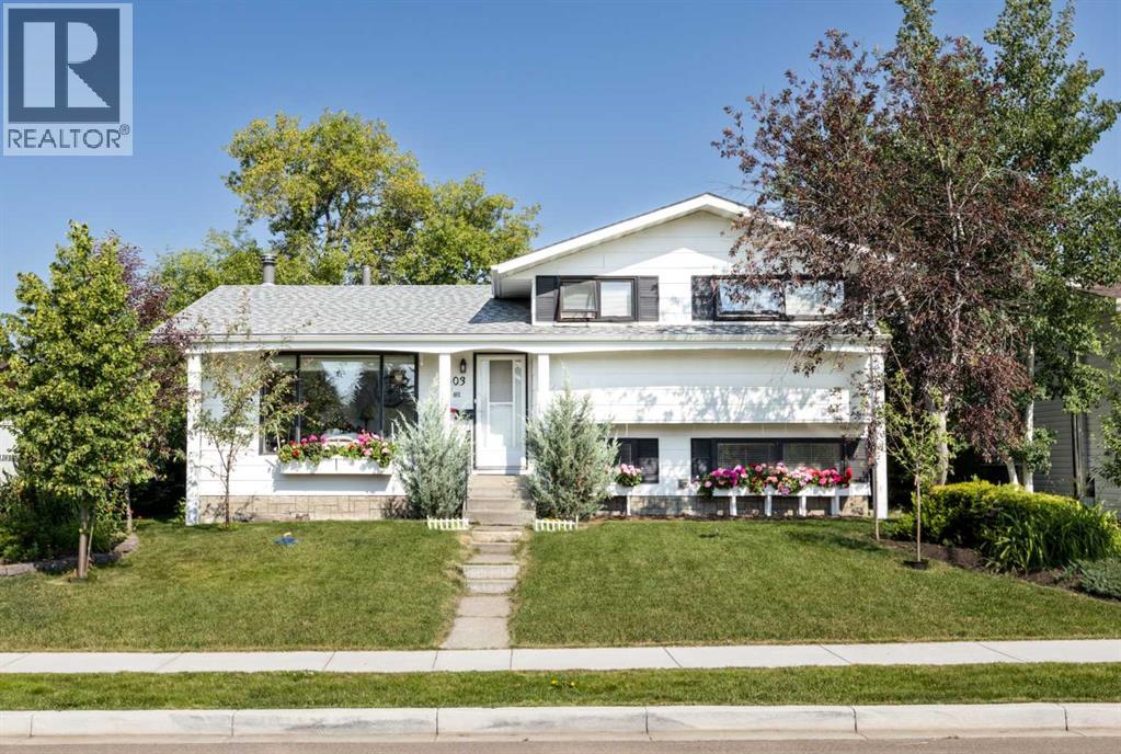 4003 53 Avenue, Innisfail, Alberta
