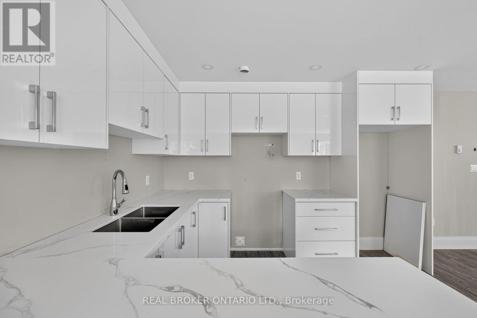 #1 - 436 5th Avenue, Tay (Port Mcnicoll), Ontario  L0K 1R0 - Photo 5 - S13678184