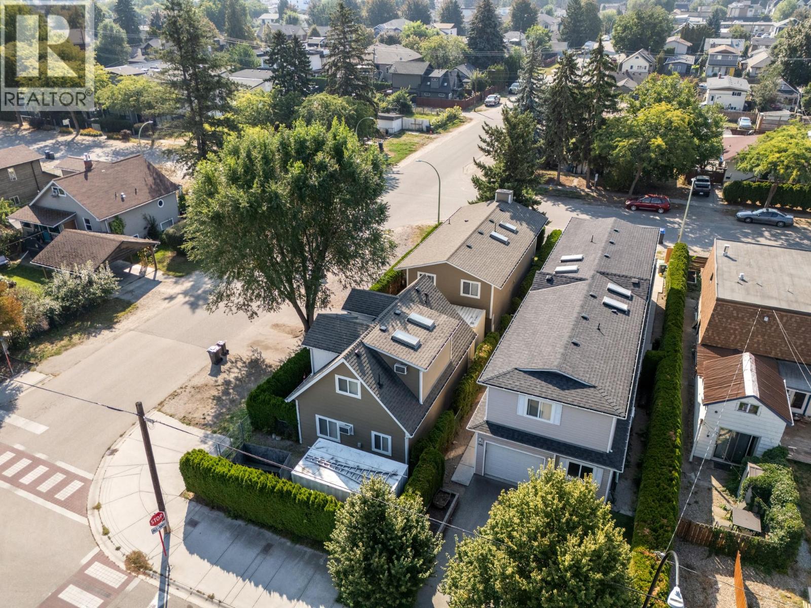 1320 Graham Street, Kelowna, British Columbia  V1Y 9X7 - Photo 2 - 10383809