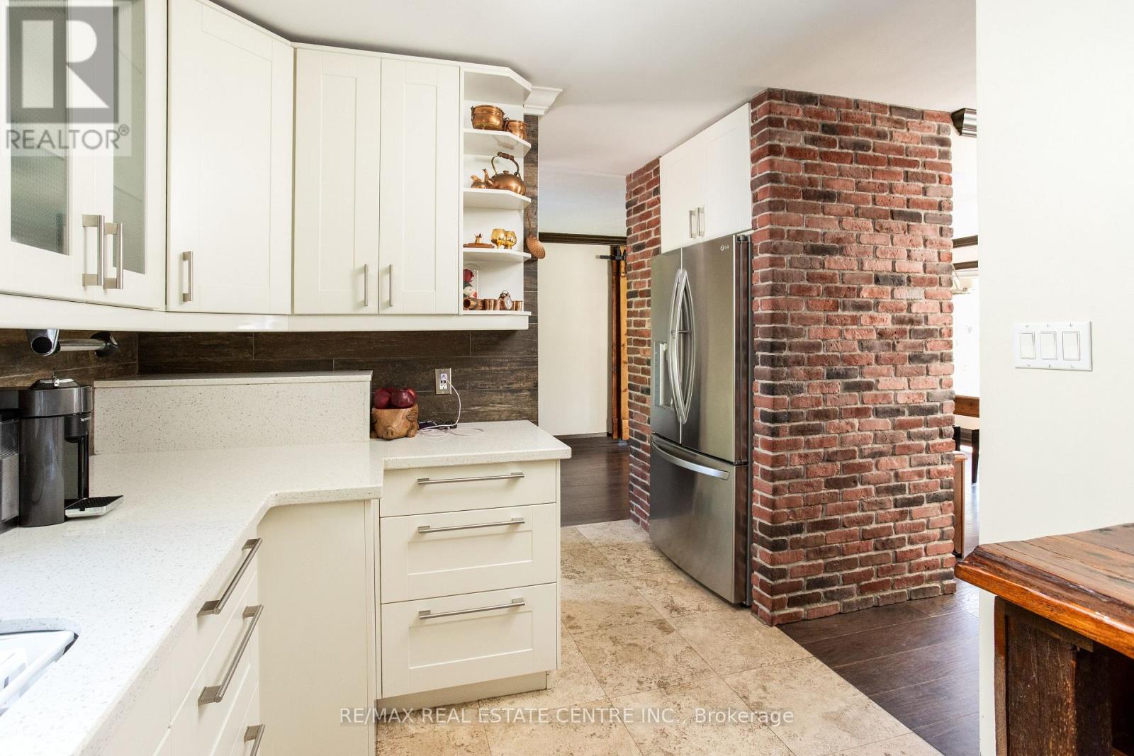 2450 Edenhurst Drive, Mississauga, Ontario  L5A 2K9 - Photo 3 - W13678014