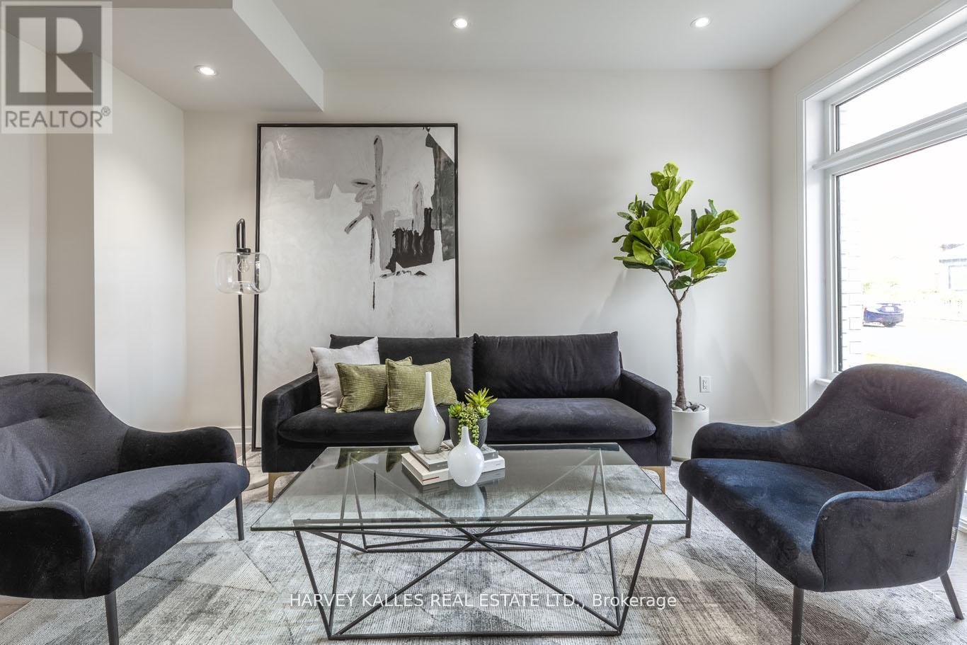 9 Innes Avenue, Toronto, Ontario  M6E 0B2 - Photo 6 - W13678200