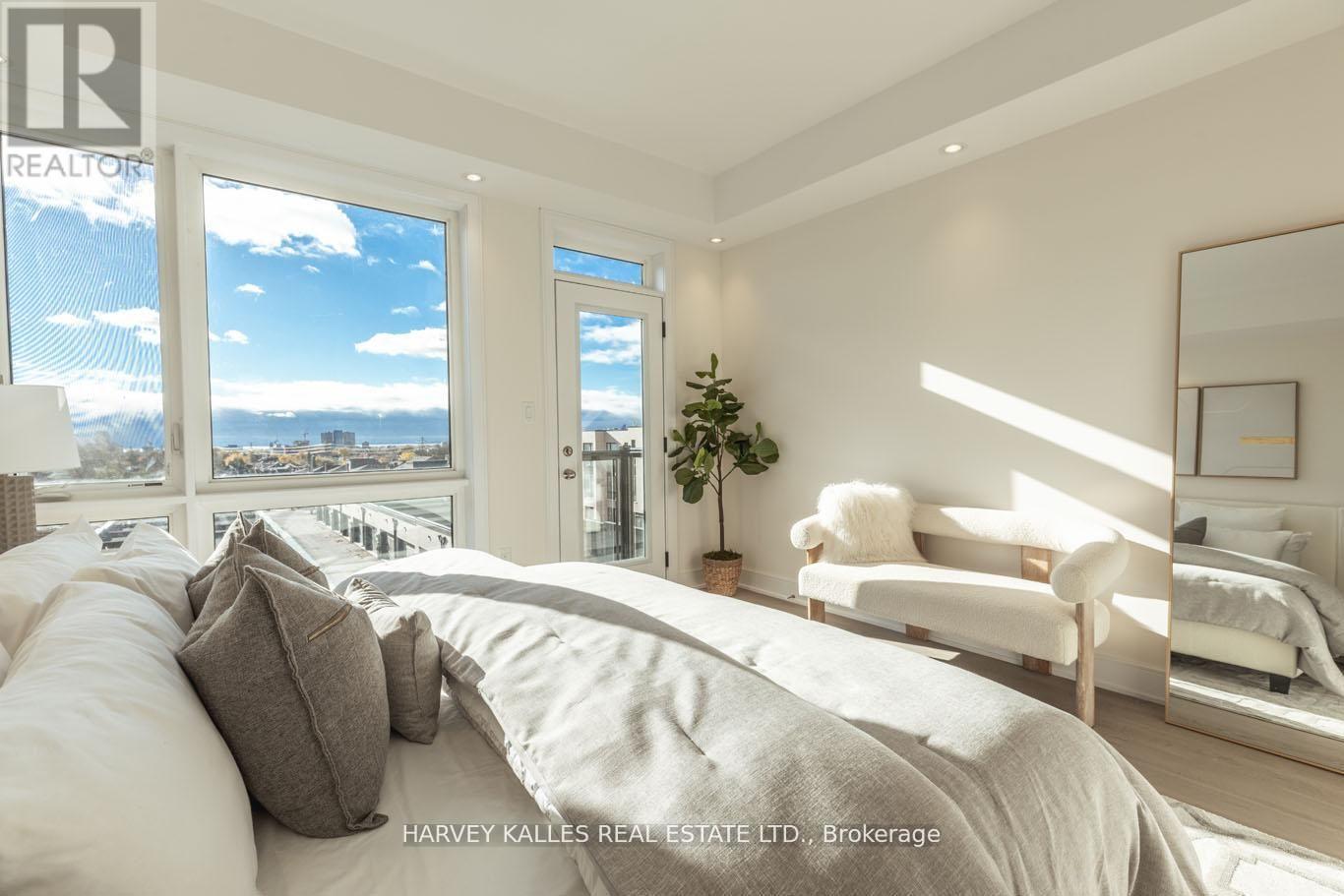 9 Innes Avenue, Toronto, Ontario  M6E 0B2 - Photo 7 - W13678200