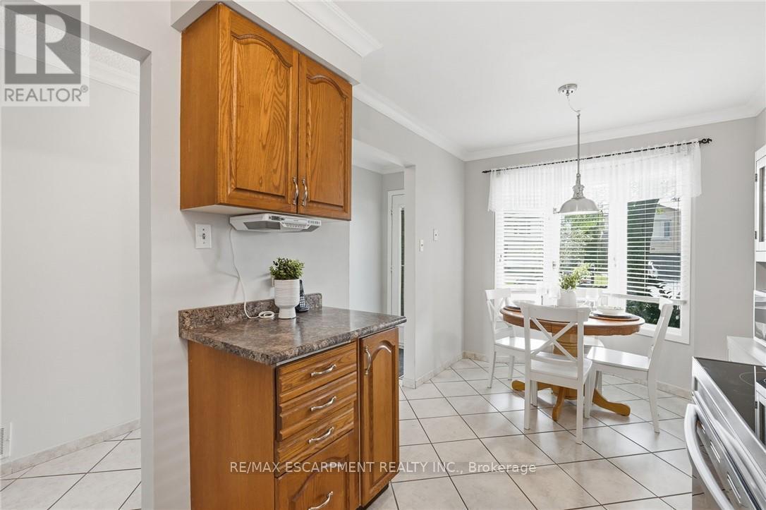 30 Twinoaks Crescent, Hamilton, Ontario  L8J 2E9 - Photo 8 - X13678016