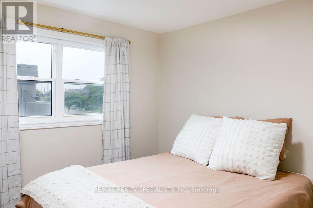3 - 209 Pelham Road, St. Catharines, Ontario  L2S 1W2 - Photo 11 - X13678042