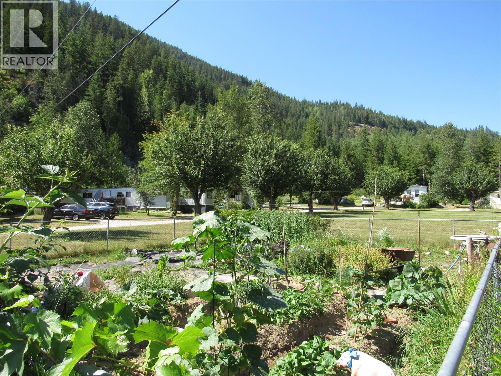 2057 Loff Road, Castlegar, British Columbia  V1N 4N2 - Photo 16 - 10394720