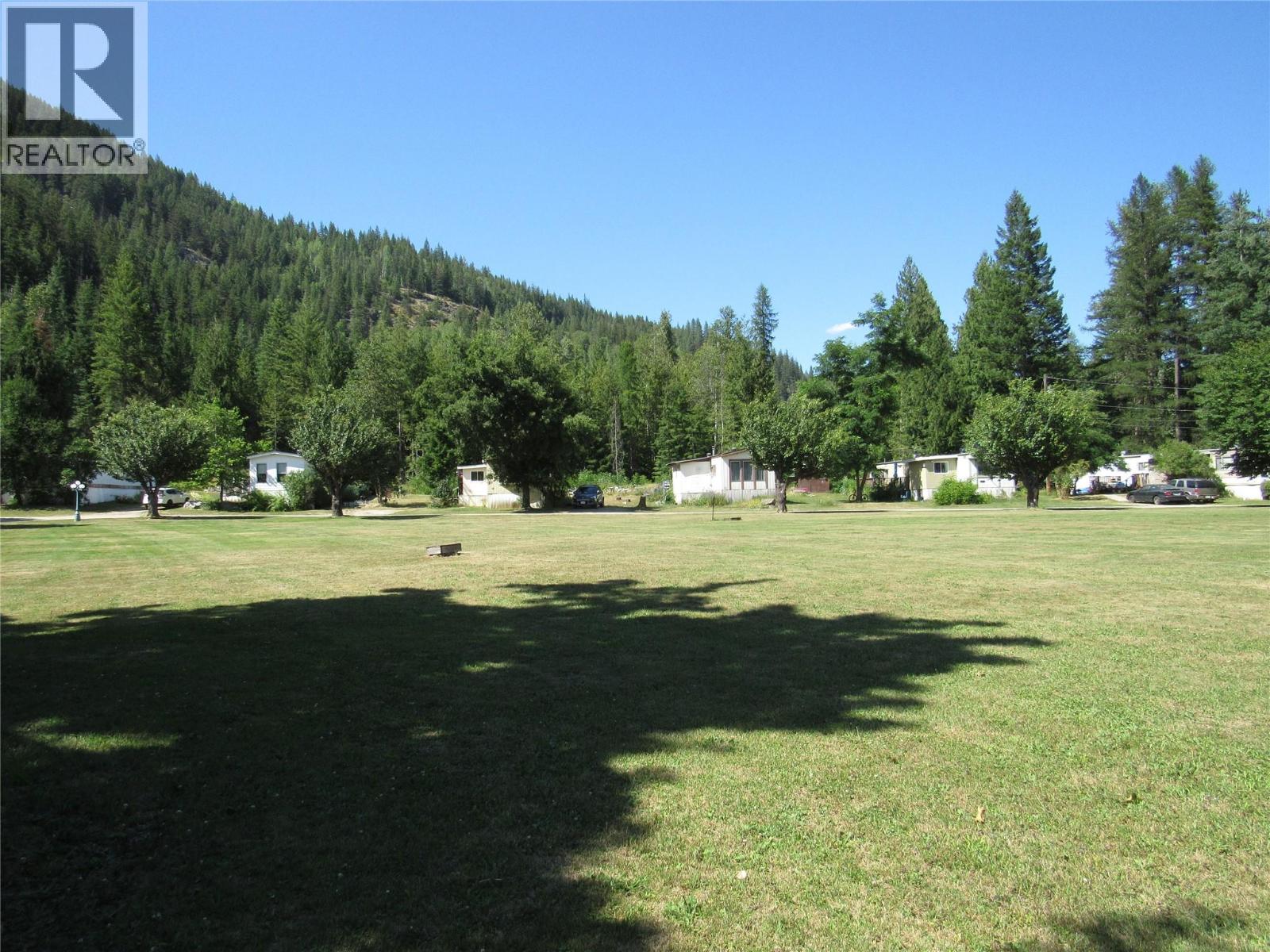 2057 Loff Road, Castlegar, British Columbia  V1N 4N2 - Photo 8 - 10394720