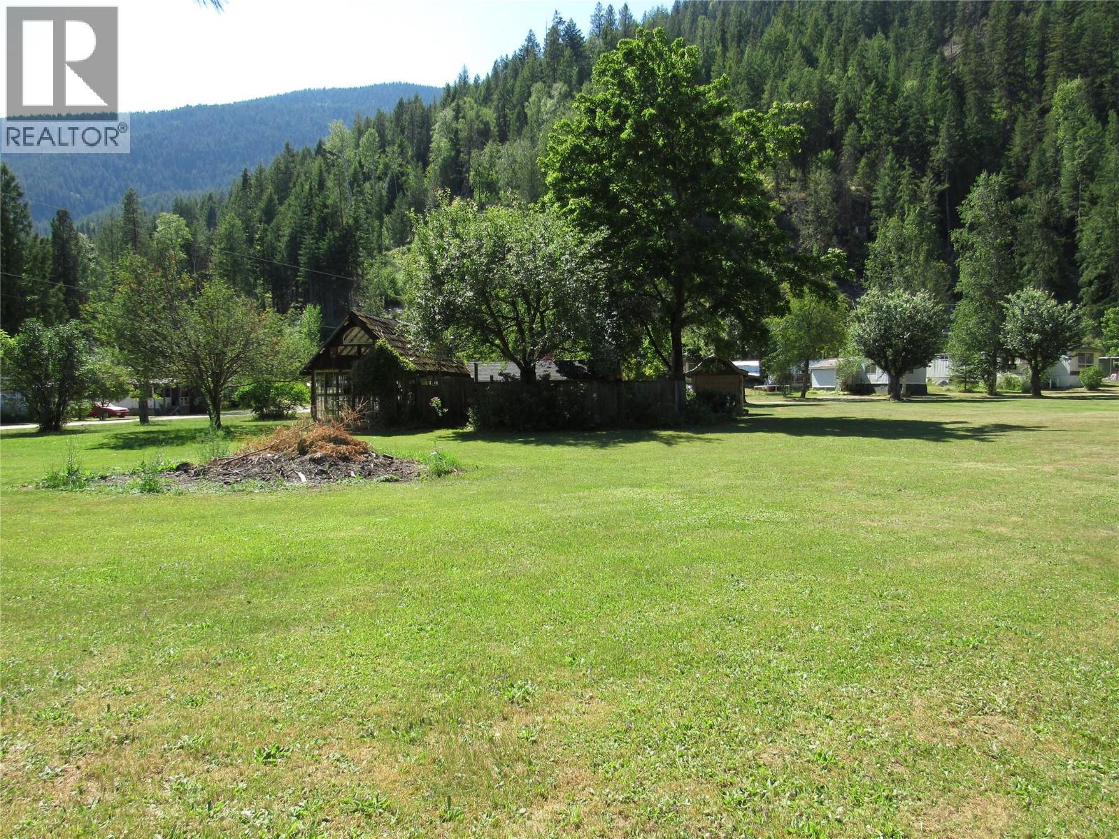 2057 Loff Road, Castlegar, British Columbia  V1N 4N2 - Photo 11 - 10394720