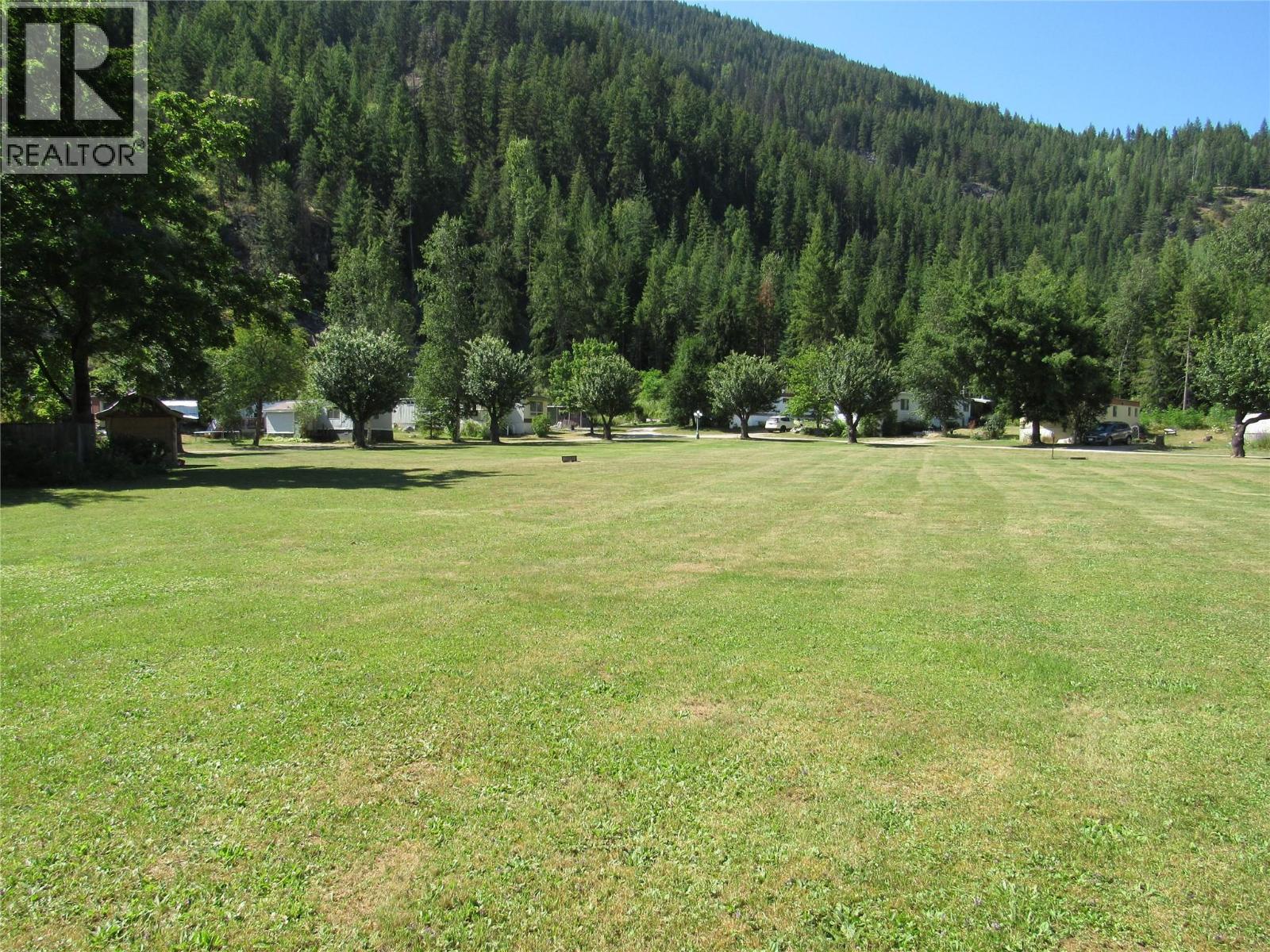 2057 Loff Road, Castlegar, British Columbia  V1N 4N2 - Photo 9 - 10394720