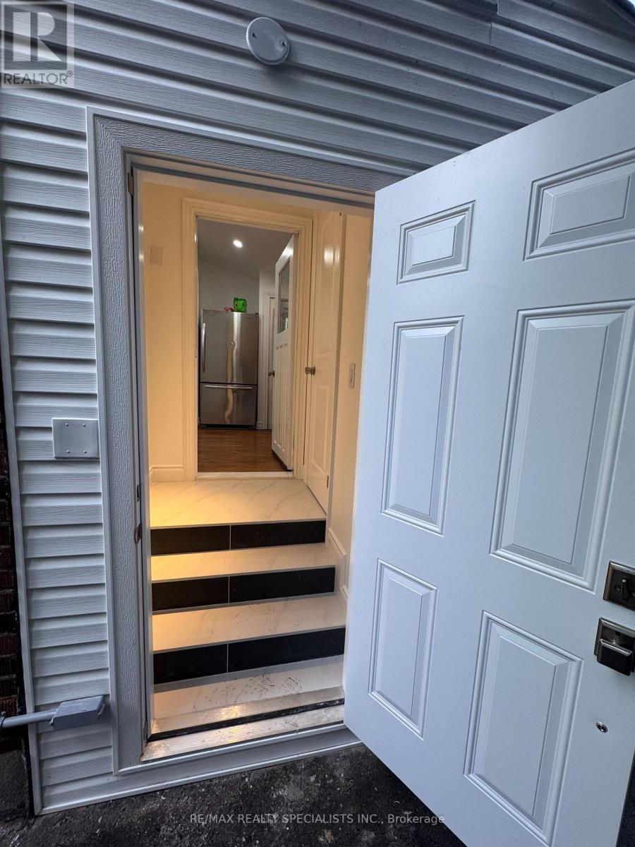 Main & 2nd - 1035 Briar Hill Avenue, Toronto, Ontario  M6B 1M6 - Photo 34 - W13167330