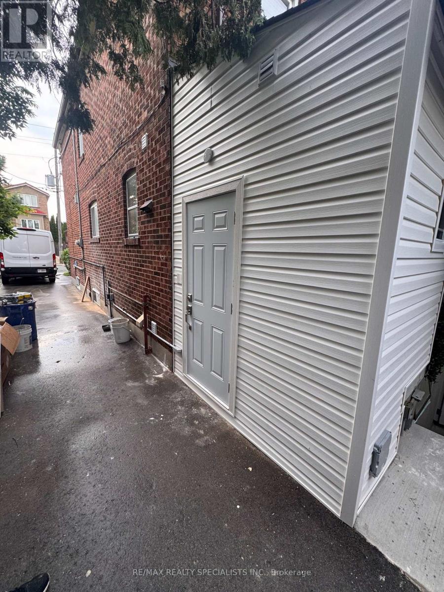 Main & 2nd - 1035 Briar Hill Avenue, Toronto, Ontario  M6B 1M6 - Photo 35 - W13167330