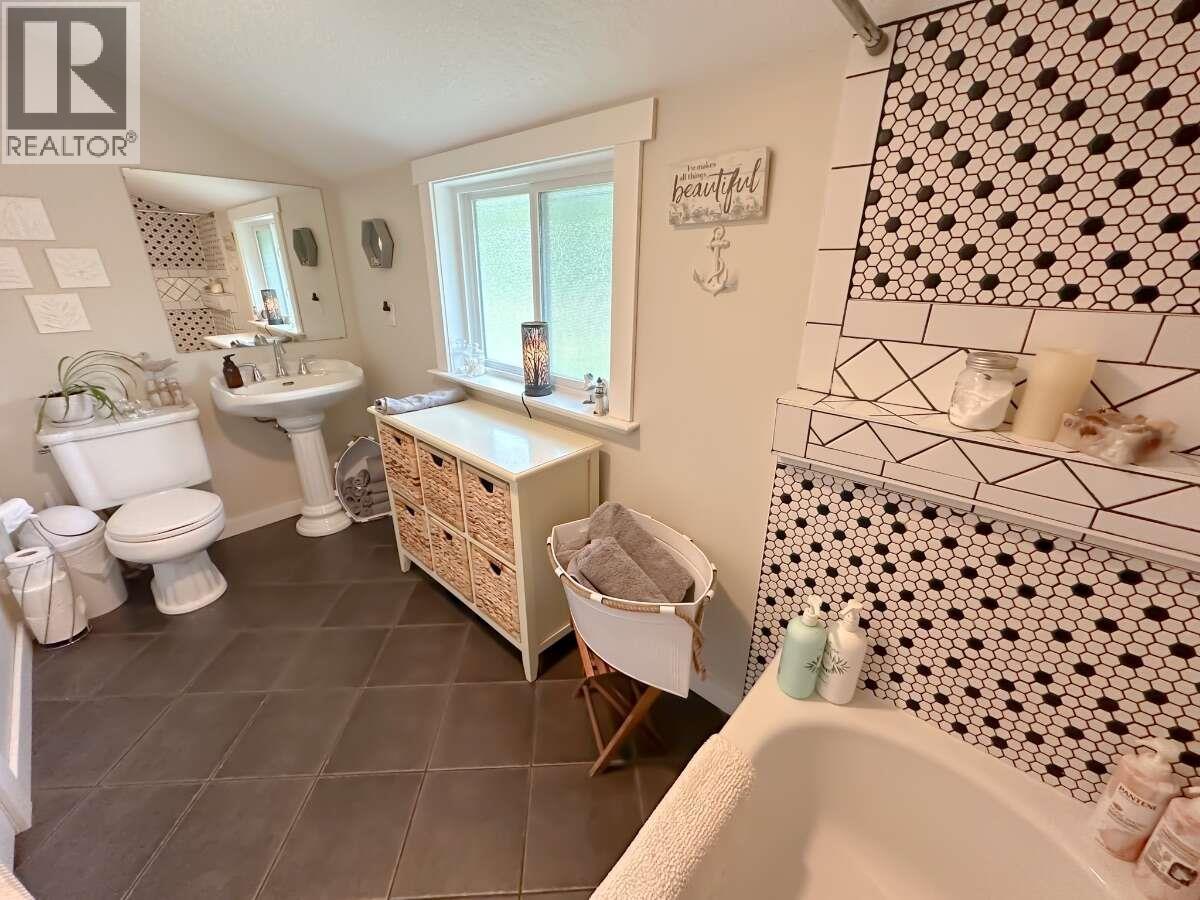 2814 Moose Road, Burns Lake, British Columbia  V0J 1E3 - Photo 37 - R3156016