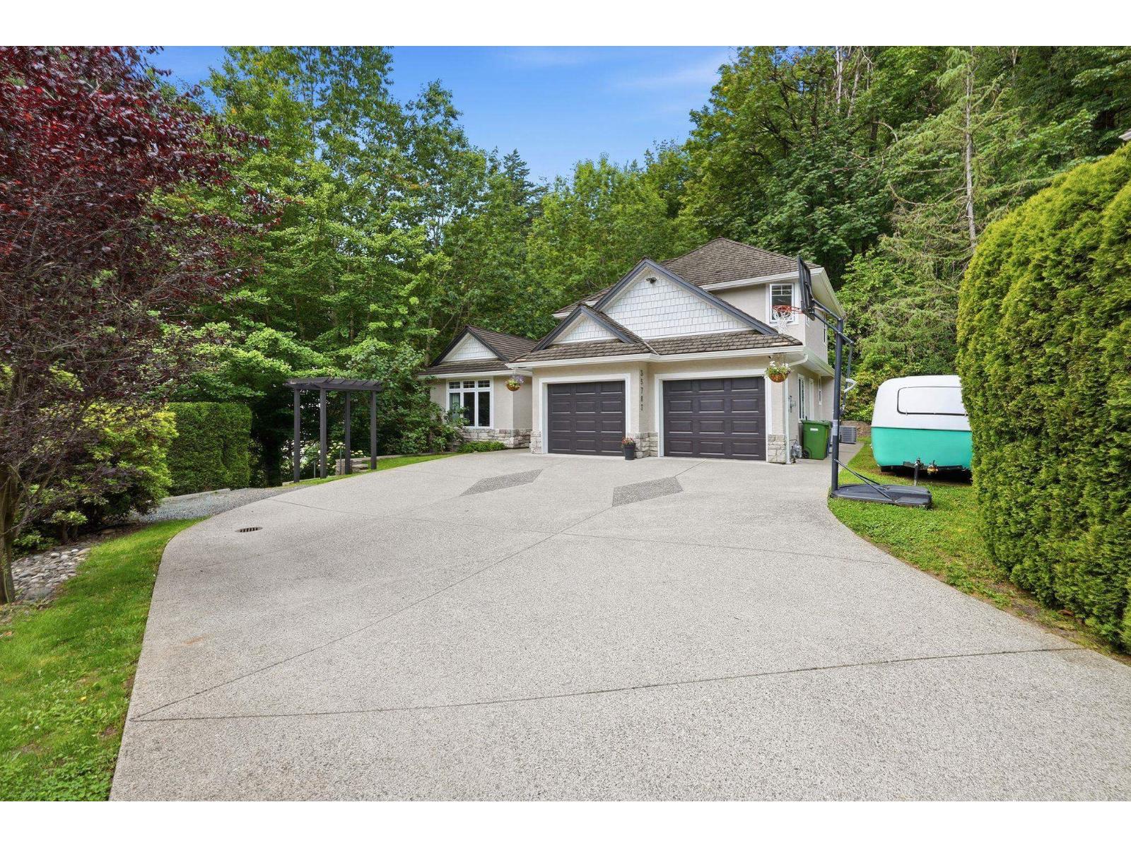 35787 Graystone Drive, Abbotsford, British Columbia  V3G 1K7 - Photo 3 - R3155523