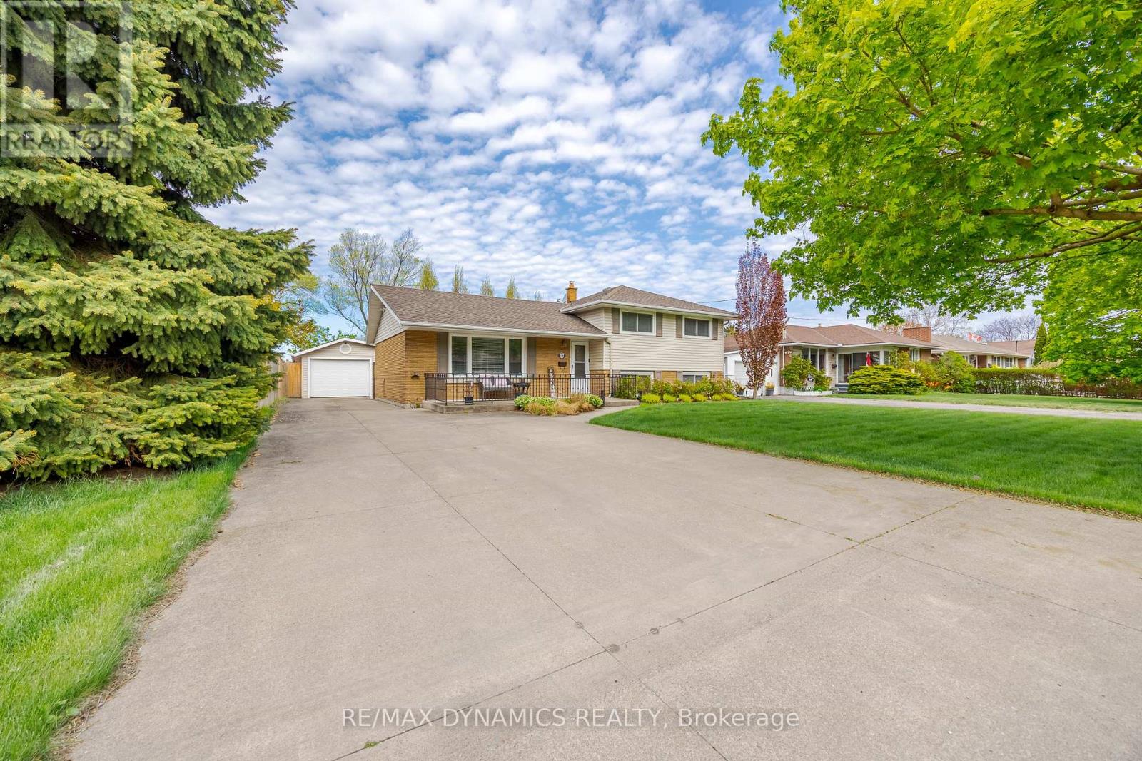 87 Rochelle Drive, St. Catharines, Ontario L2M 6Y7 - Photo 1 - X13678274