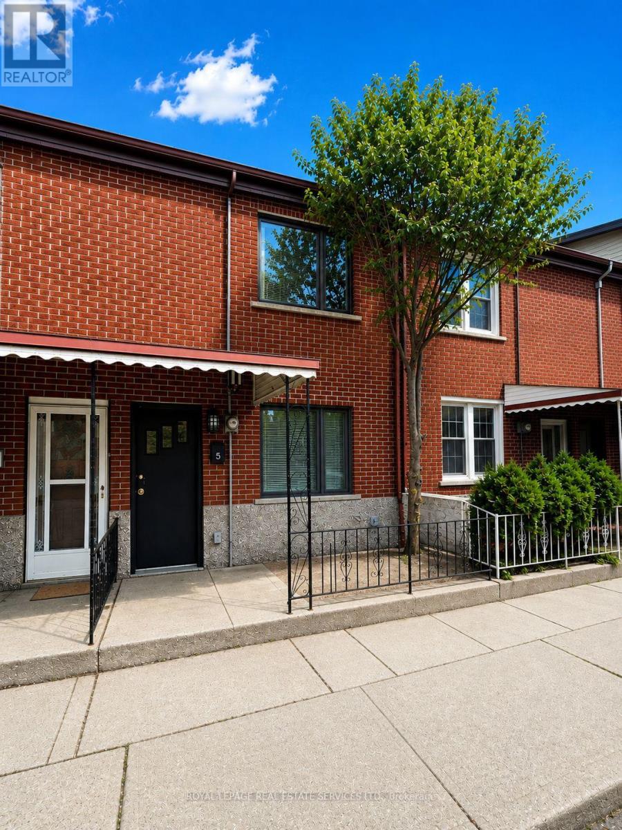 5 HENDERSON AVENUE, Toronto, Ontario