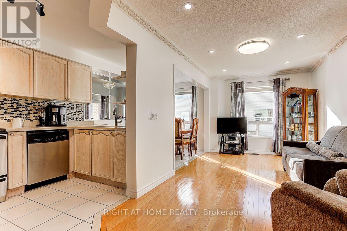 16 Pat Brook Terrace, Toronto, Ontario  M1P 5G6 - Photo 11 - E13678258