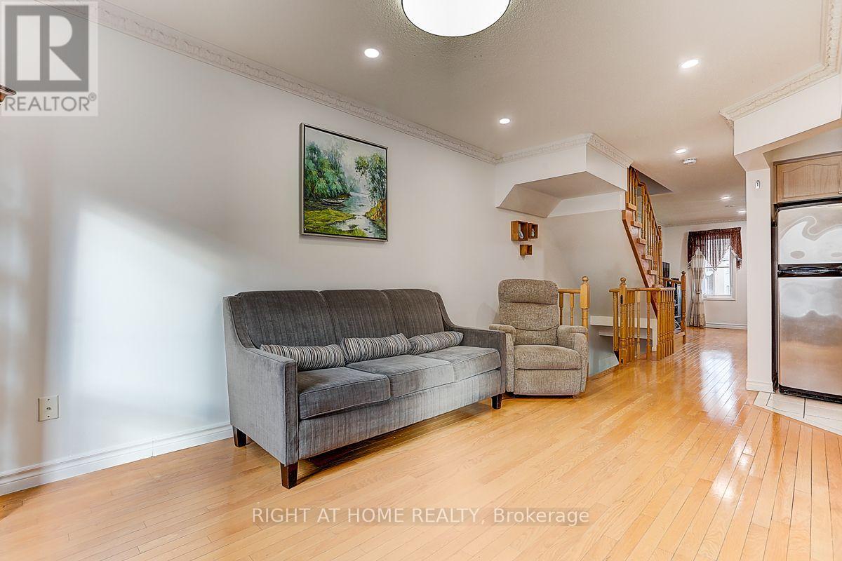 16 Pat Brook Terrace, Toronto, Ontario  M1P 5G6 - Photo 13 - E13678258