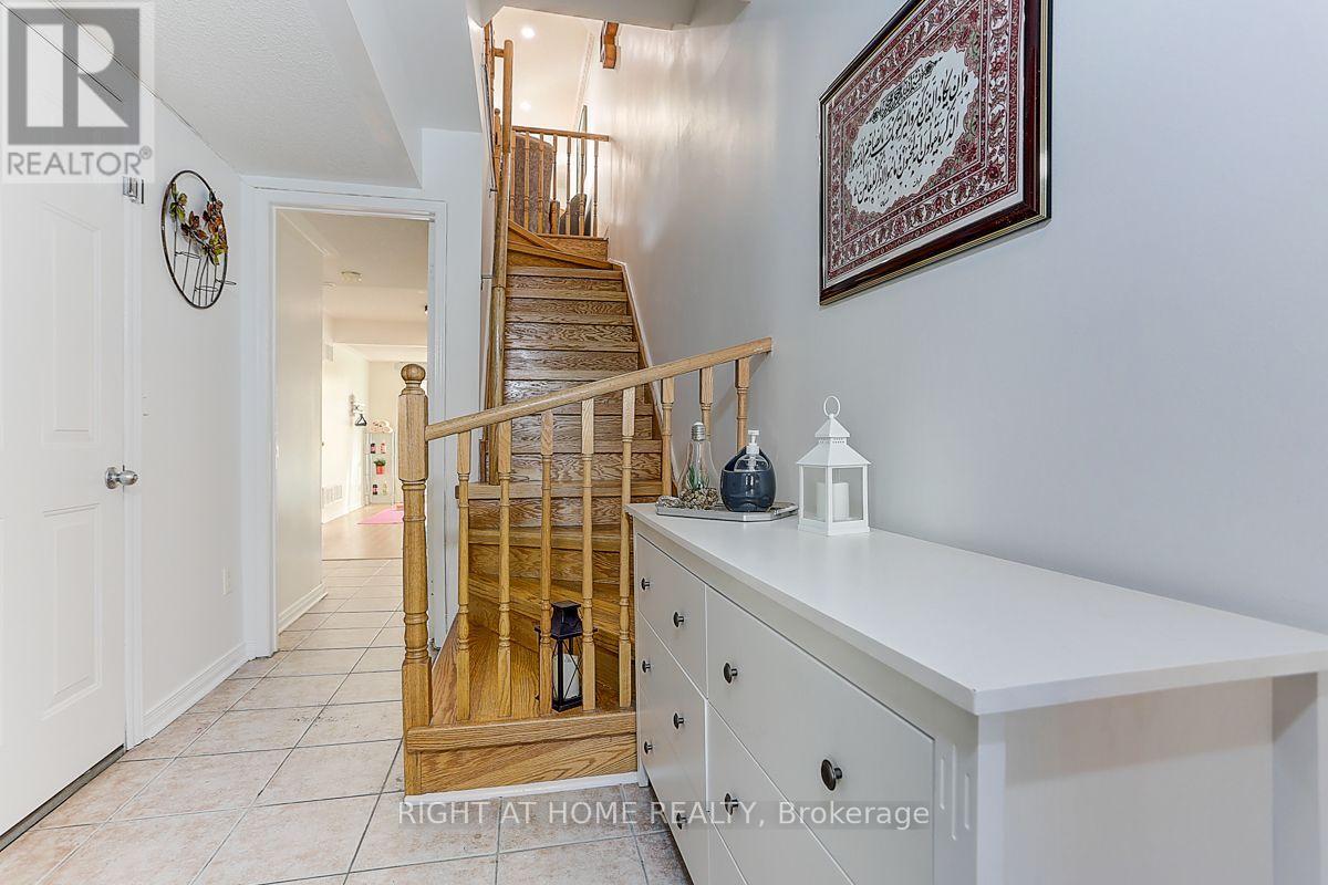 16 Pat Brook Terrace, Toronto, Ontario  M1P 5G6 - Photo 4 - E13678258