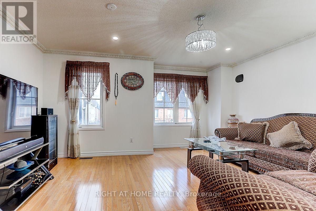 16 Pat Brook Terrace, Toronto, Ontario  M1P 5G6 - Photo 6 - E13678258