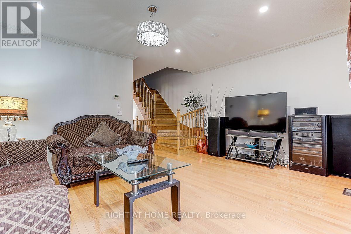 16 Pat Brook Terrace, Toronto, Ontario  M1P 5G6 - Photo 8 - E13678258
