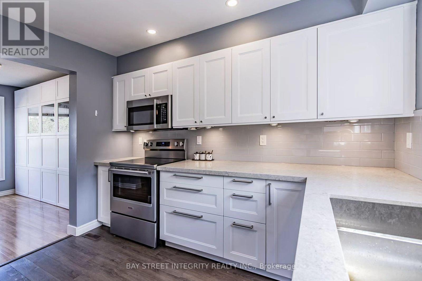 94 William Curtis Circle, Newmarket, Ontario  L3Y 8L6 - Photo 12 - N13678252