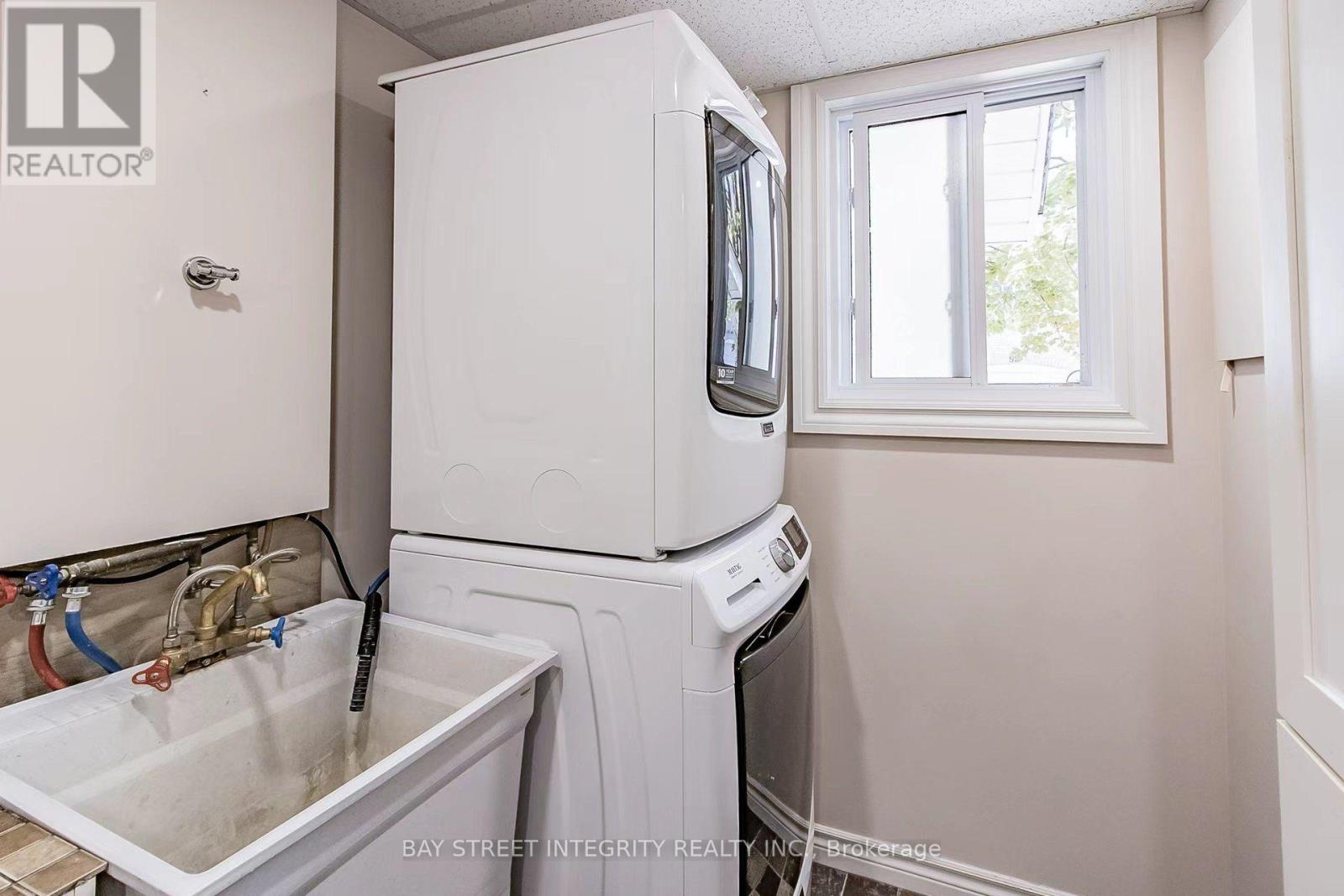 94 William Curtis Circle, Newmarket, Ontario  L3Y 8L6 - Photo 17 - N13678252