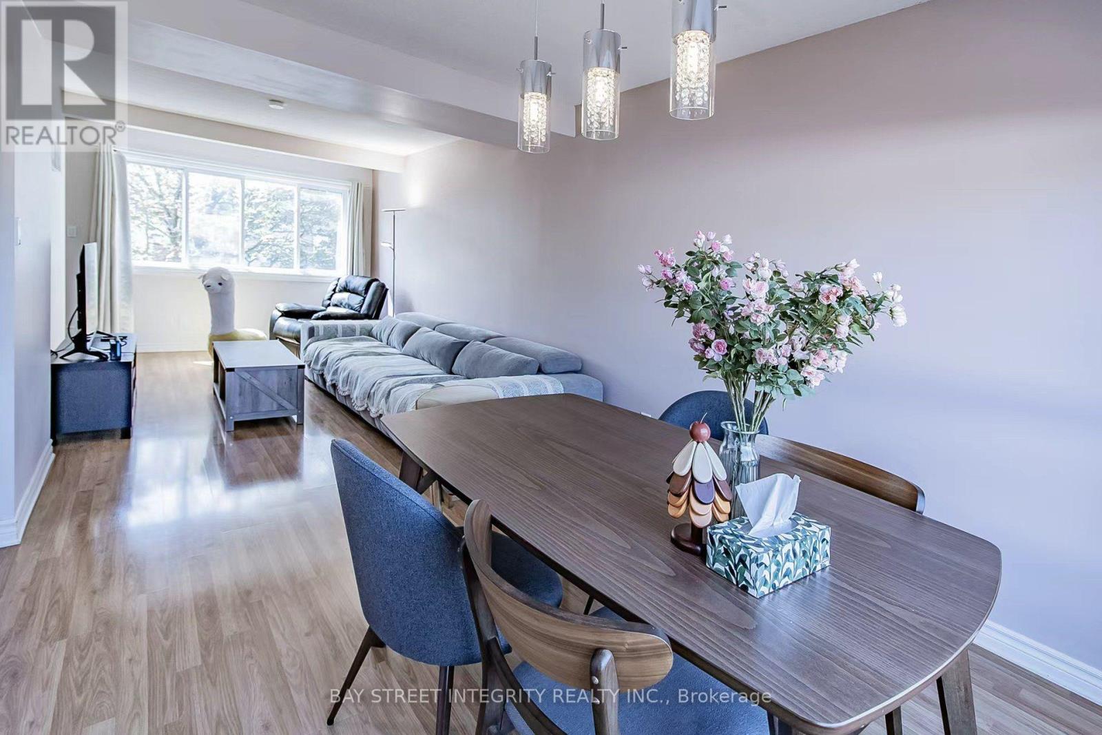 94 William Curtis Circle, Newmarket, Ontario  L3Y 8L6 - Photo 6 - N13678252