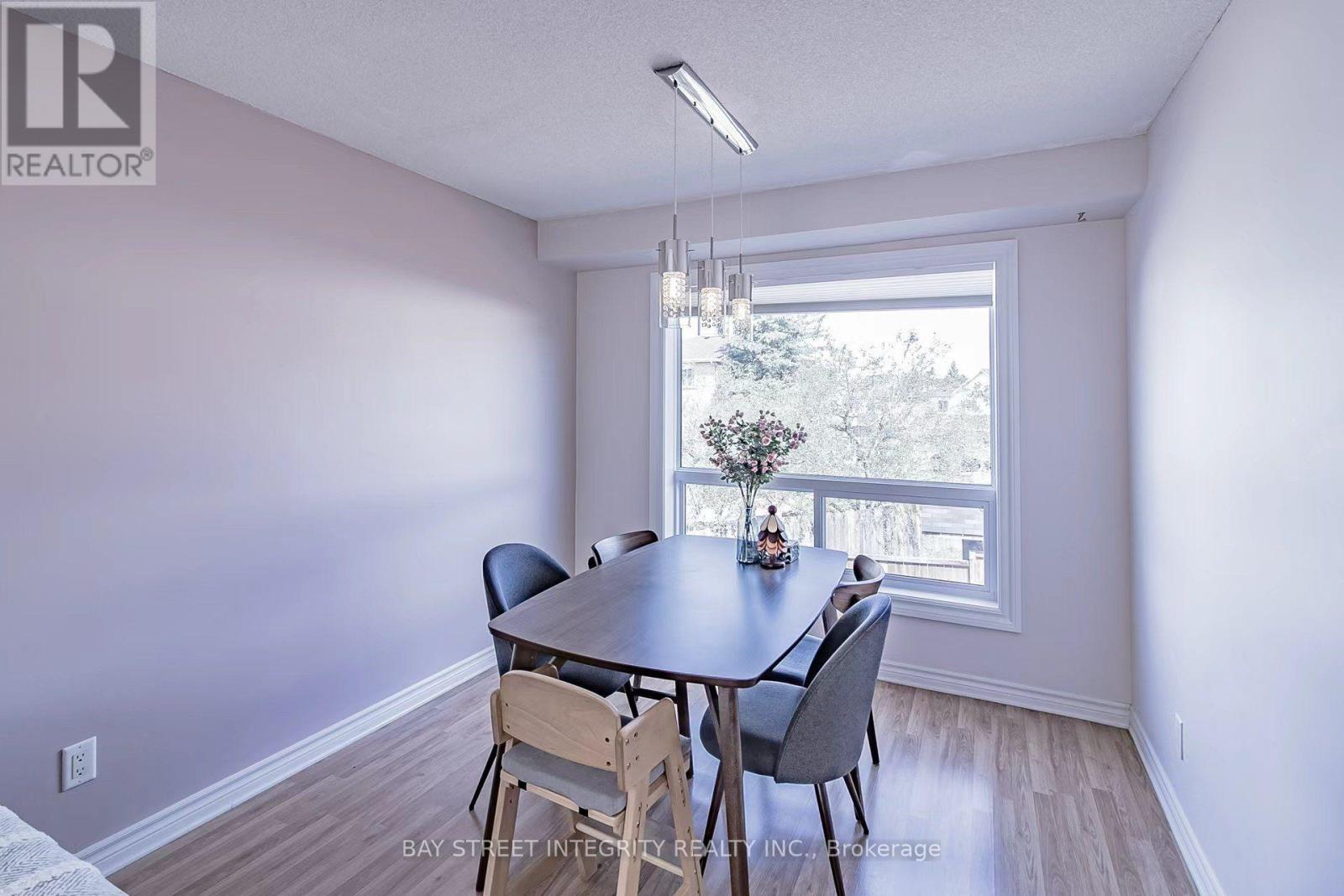 94 William Curtis Circle, Newmarket, Ontario  L3Y 8L6 - Photo 7 - N13678252